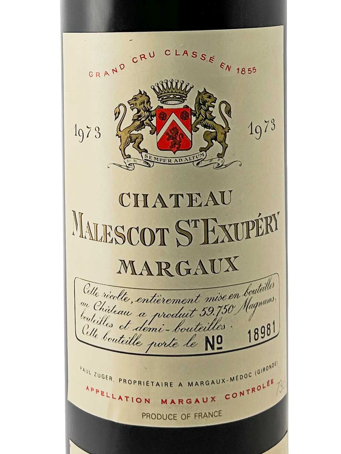 Weinflasche mit Etikett von Château Malescot Saint-Exupéry 1973, Wappen mit zwei Löwen, Text in Schwarz und Rot.