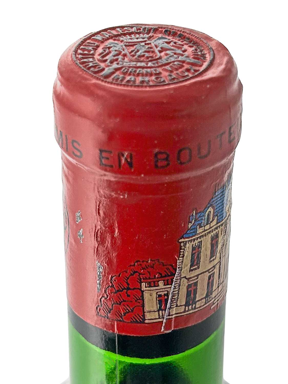 Nahaufnahme des Flaschenhalses einer grünen Weinflasche mit rotem Kapselverschluss, darauf ein Schloss und Text.