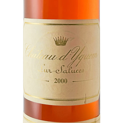Château d'Yquem 2000 Etikett in Nahaufnahme mit Kronen-Emblem und Jahrgangsangabe